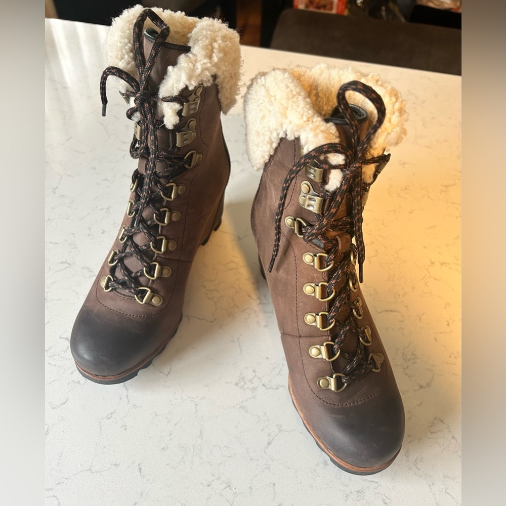 EUC Sorel Women's Conquest Tobacco Brown Lace-Up Wedge Boots w/ Shearling Lining - Picture 3 of 15